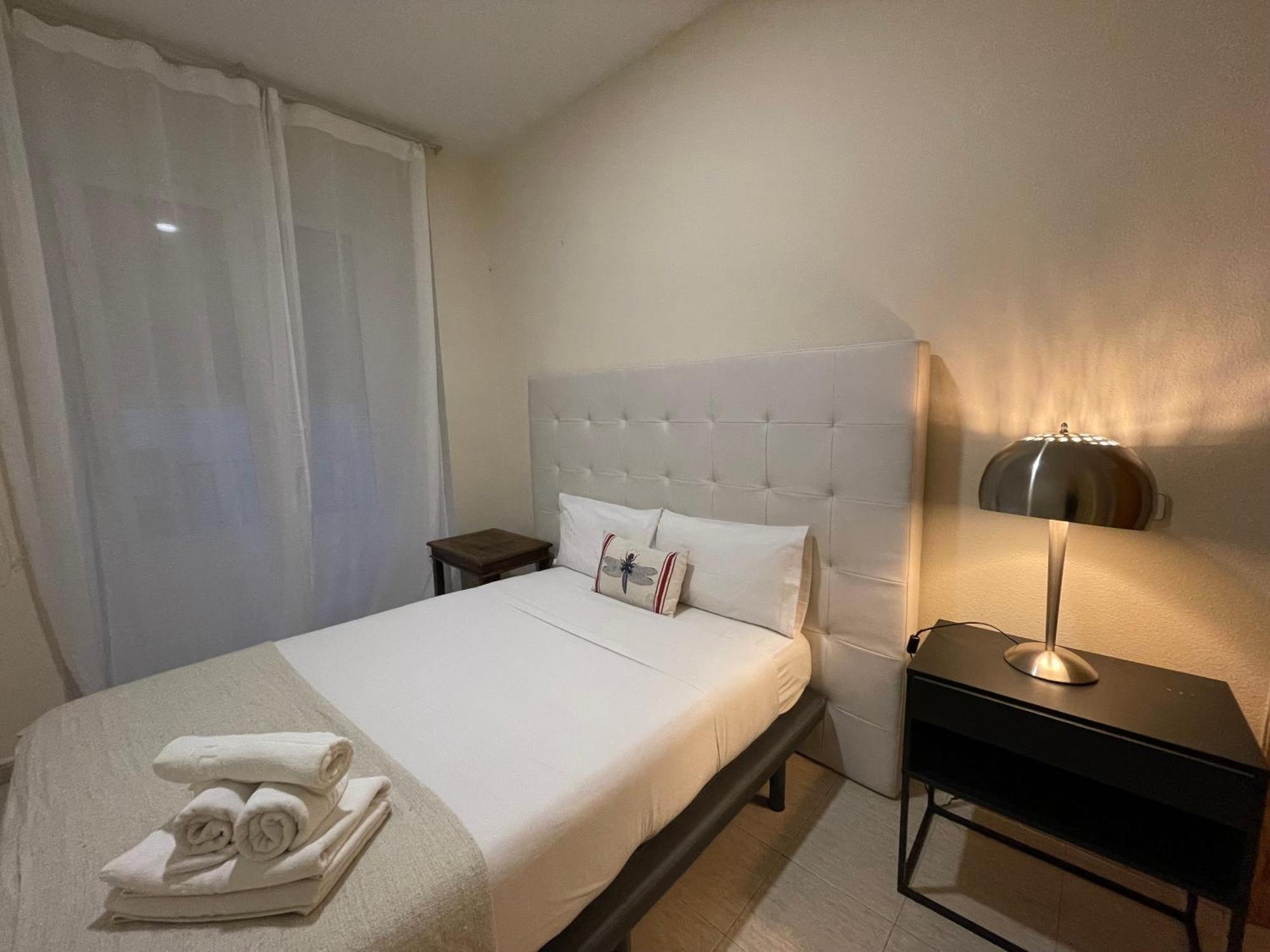 Hotel Casa Tadeo Gran Via Madryt Zewnętrze zdjęcie