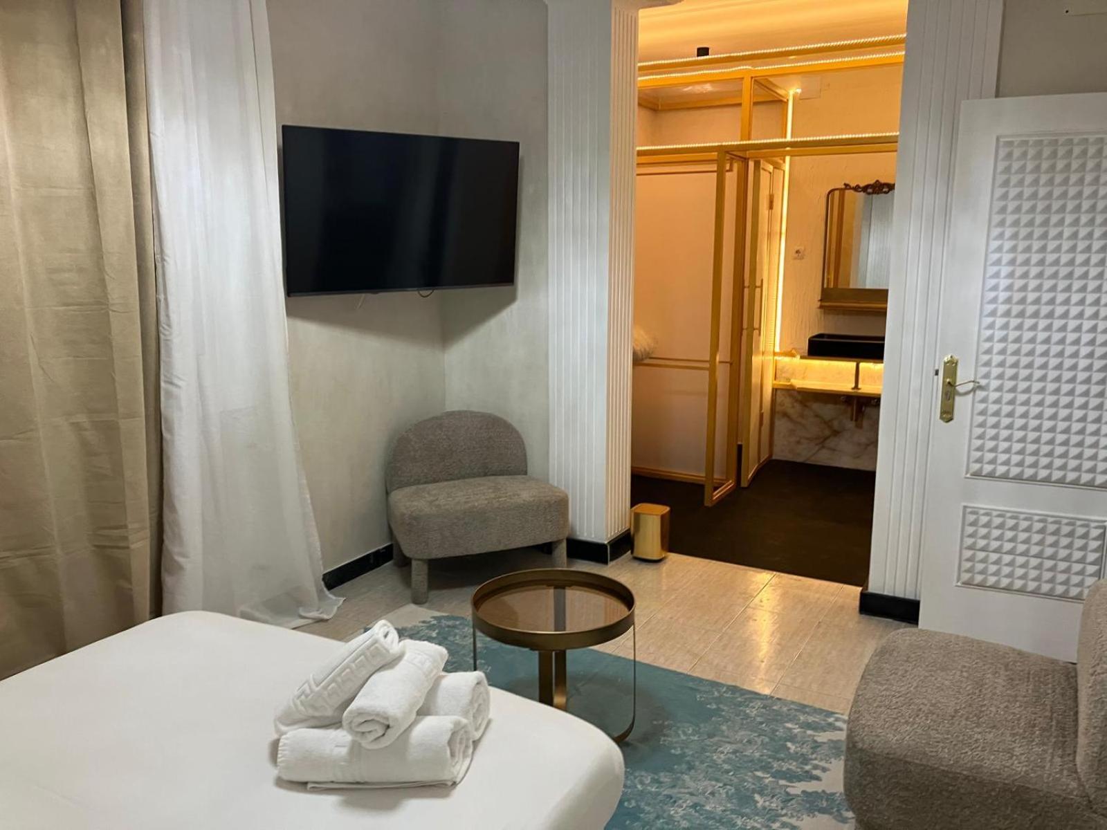 Hotel Casa Tadeo Gran Via Madryt Zewnętrze zdjęcie