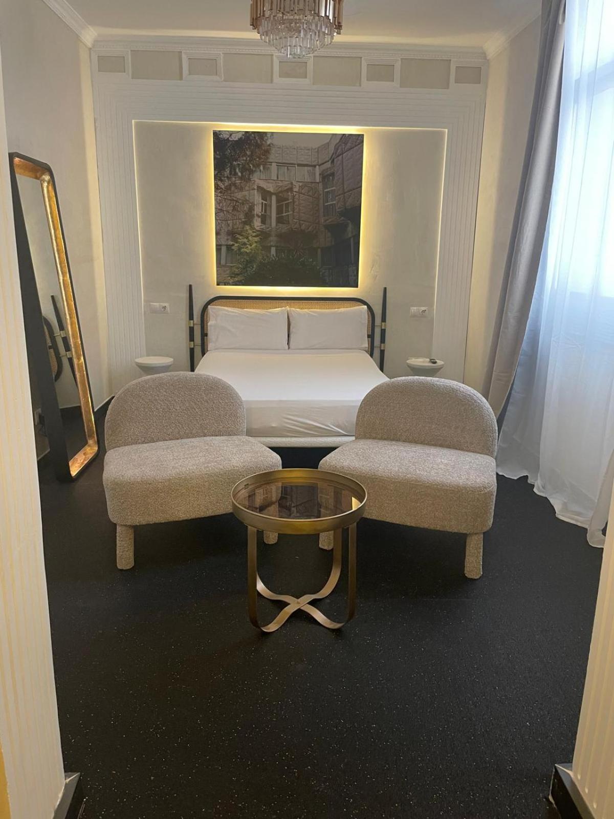 Hotel Casa Tadeo Gran Via Madryt Zewnętrze zdjęcie
